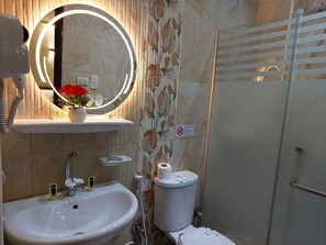 Bathroom - Tut & Pyramids View (Giza)