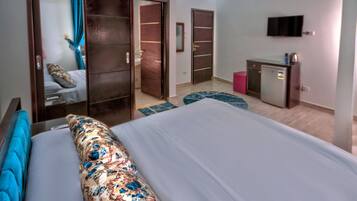 Colchones con efecto memoria, minibar, wifi gratis y ropa de cama