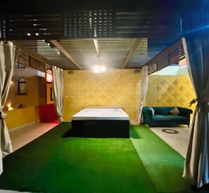 Familien-Suite, 2 Schlafzimmer, Blick auf die Wüste, Annex | Terrasse/Patio