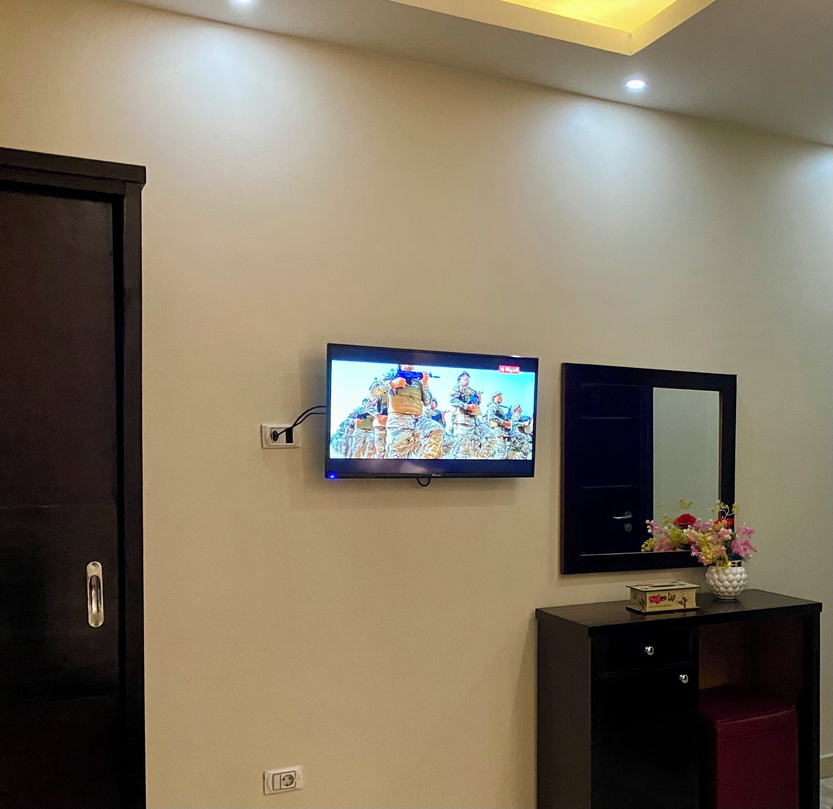 Deluxe Twin Room, Mountain View | Laptop workspace, free WiFi, bed sheets