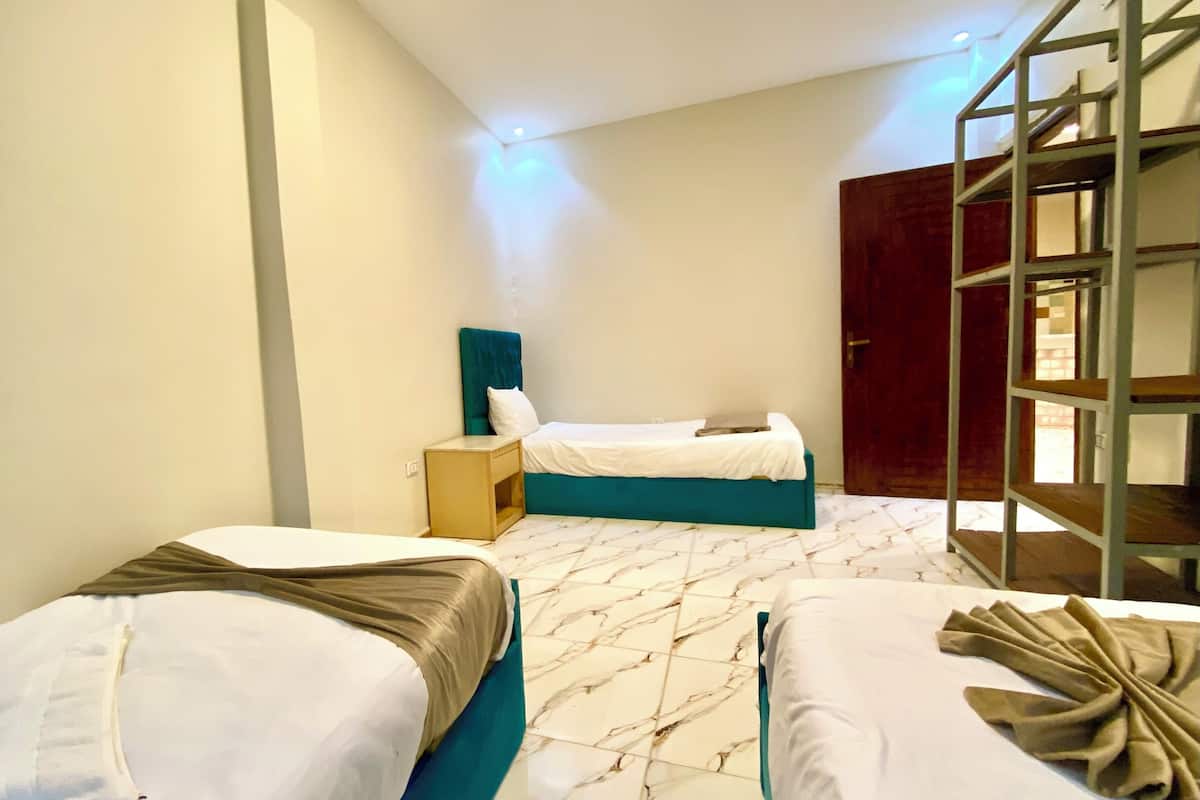 Family Suite | Premium bedding, laptop workspace, free WiFi, bed sheets