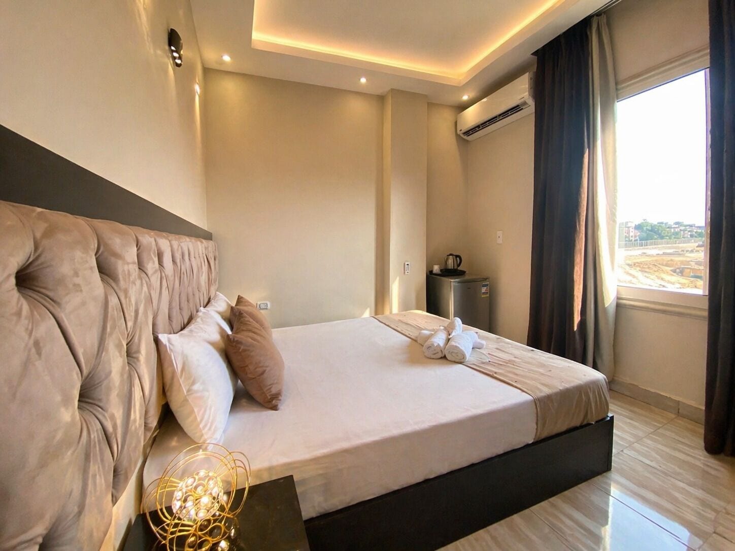 Memory foam beds, minibar, free WiFi, bed sheets