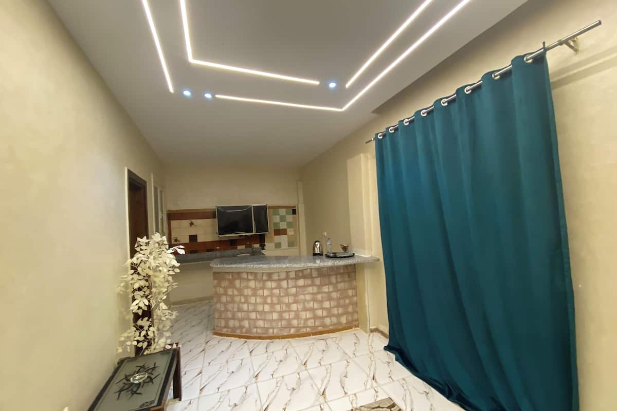 Family Suite, 2 Bedrooms, Mountain View, Annex Building | Private kitchen | Oven