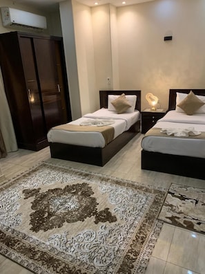 Laptop workspace, free WiFi, bed sheets - Tut & Pyramids View (Giza)