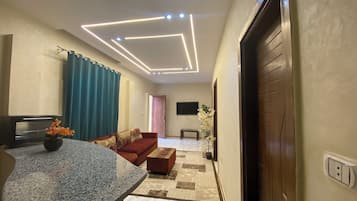 Family Suite, 2 Bedrooms, Desert View, Annex Building | Living area | 32-inch LED TV with satellite channels