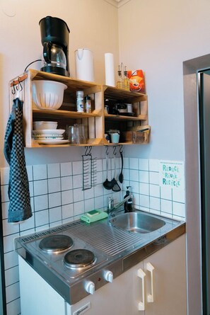 Basic Apartment | Private kitchen