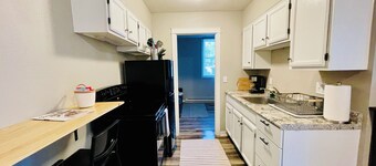 Stay on Spring, Sleeps 2, Suite, DTSF, Pet Friendly, #4