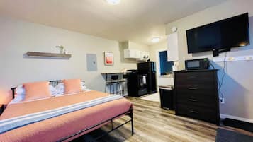 1 habitación, tabla de planchar con plancha, cuna de viaje y wifi