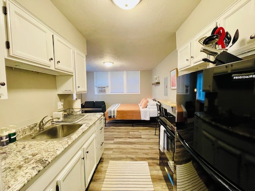 Stay on Spring #4 • Studio • Deck • Downtown Views