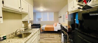 Stay on Spring #4 • Studio • Deck • Downtown Views