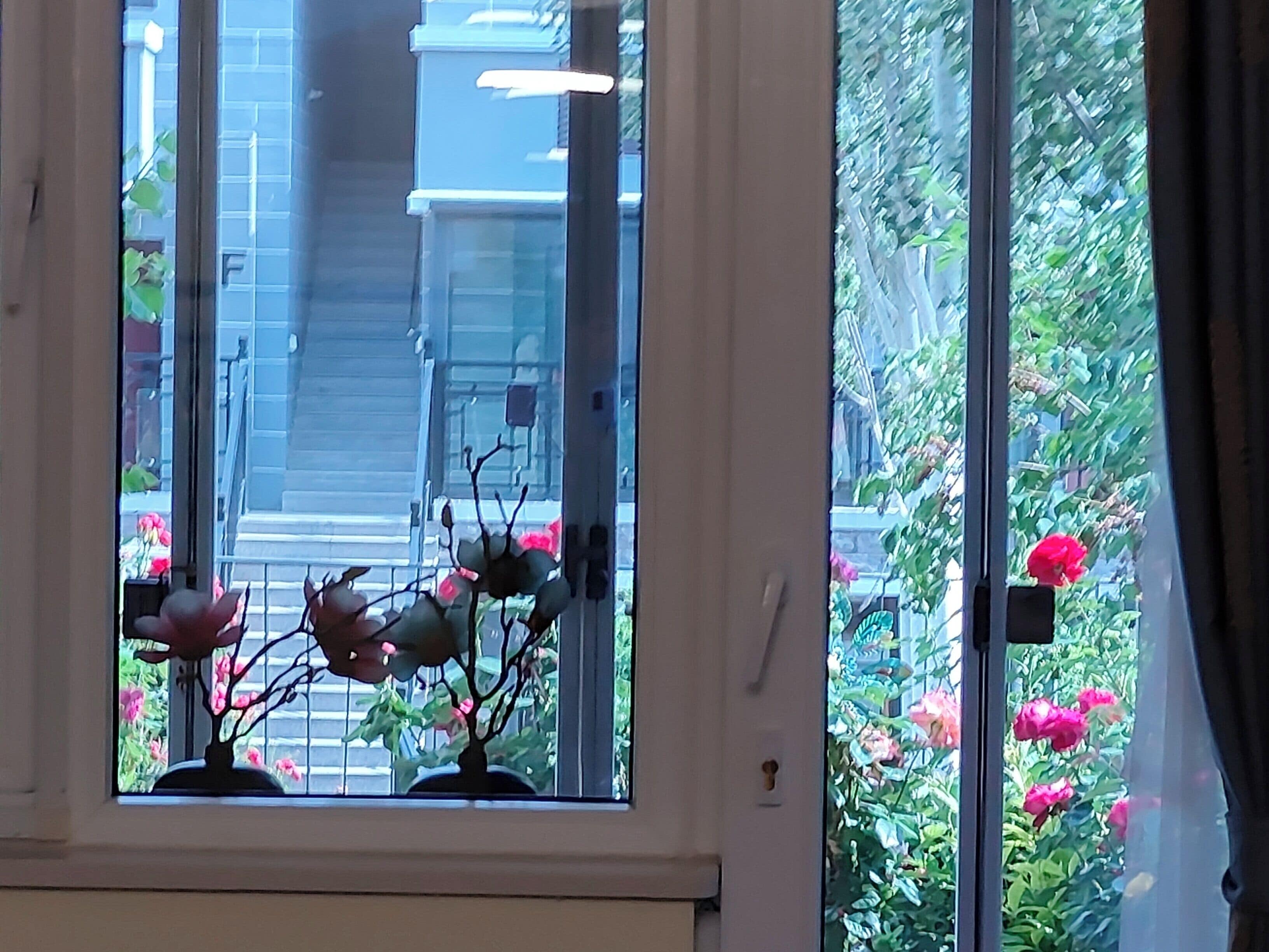 Down comforters, free minibar, free WiFi, bed sheets