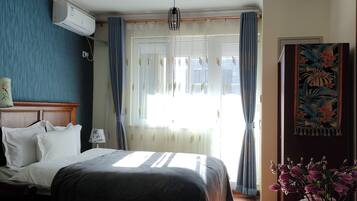 American Gardening Suite | Down comforters, free minibar, individually decorated, free WiFi