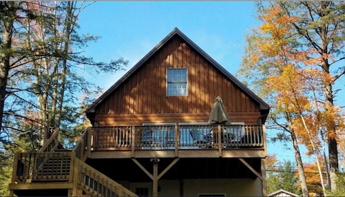 Lakefront Charming 3-bedroom cottage on beautiful Cranberry Lake 