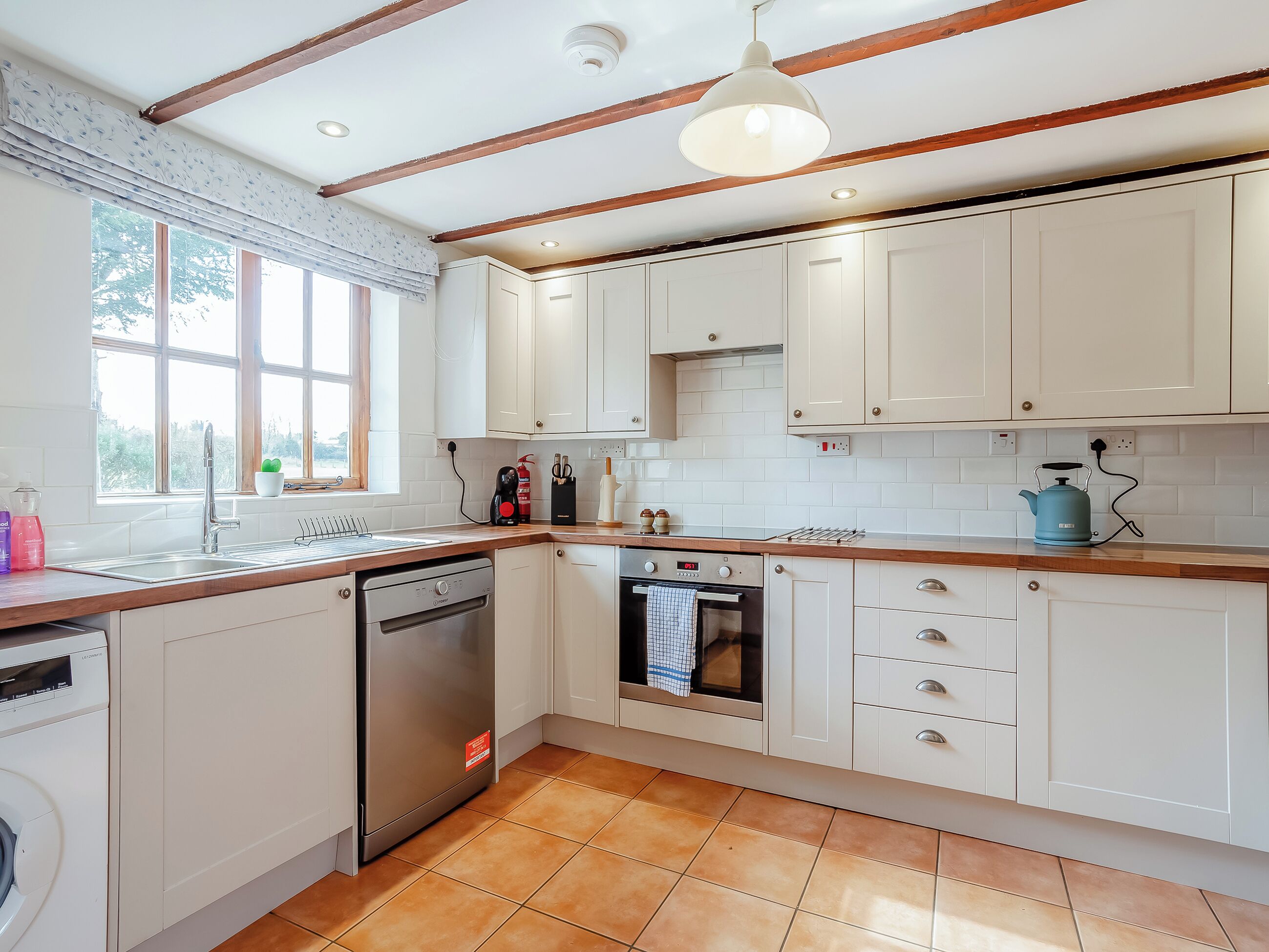 Astianpesukone, syöttötuoli