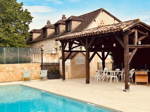 8-bed gite with swimming pool in the heart of Périgord near Monbazillac and Bergerac