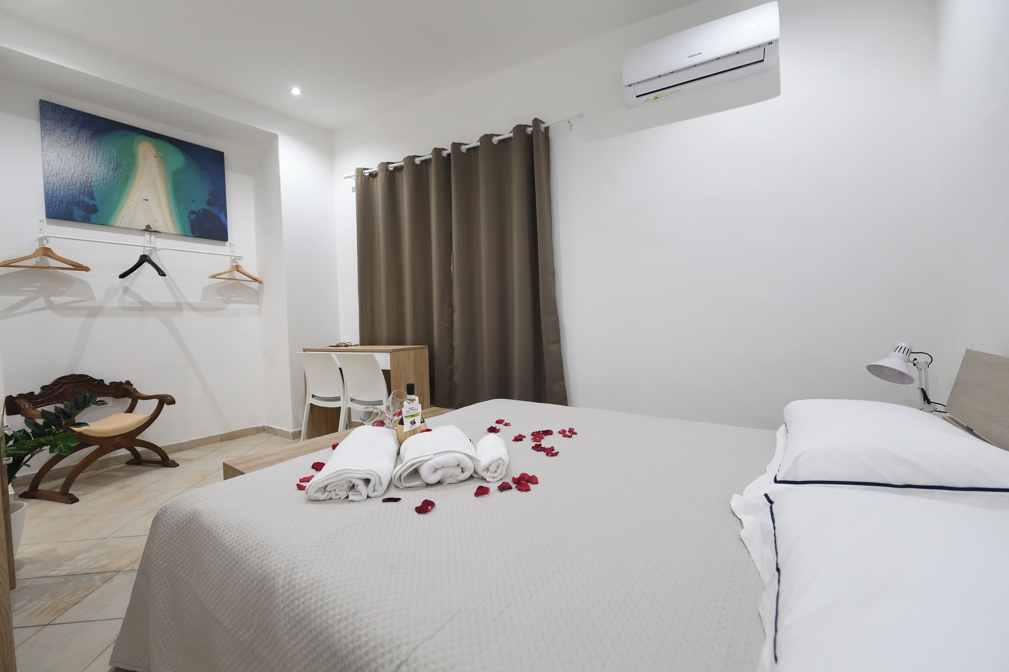 1 多间卧室、办公桌、旅行婴儿床、WiFi