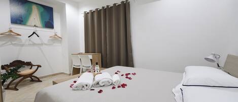 1 bedroom, desk, travel cot, WiFi