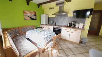 Apartment, Non Smoking, Kitchen | Living area
