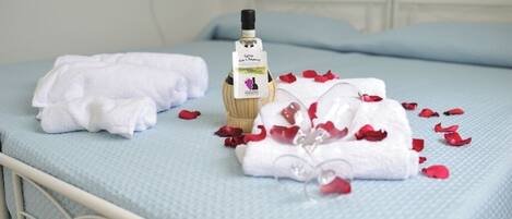 1 slaapkamer, een bureau, reisbedje, wifi