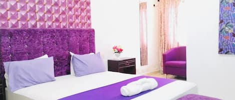 6 bedrooms, desk, iron/ironing board, WiFi