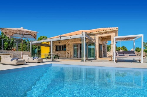 Villa Mezzo Suite by Villa Plus