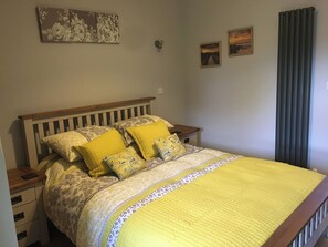 コテージ | 2 室のベッドルーム、アイロン / アイロン台、WiFi (無料)、ベッドシーツ