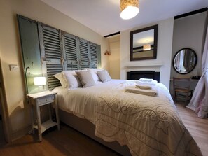3 bedrooms, iron/ironing board, Internet, bed sheets