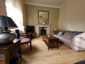 Living area - Mount Terrace, YORK - Three Bedroom House, Sleeps 6 (York)