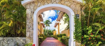 Oasis Cocotal: Family 4BR Apartment in Punta Cana