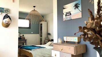 1 slaapkamer, een bureau, een strijkplank/strijkijzer, wifi