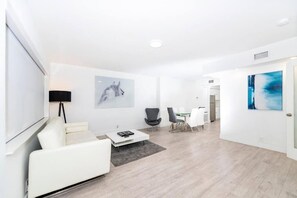 Deluxe Apartment, 2 Bedrooms | Living area