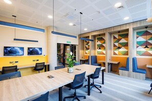 Interior - Student Studio Apartment // Spacious and modern // 2 mins to bus stop // Gym (London)