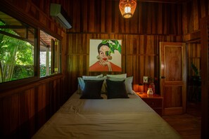 3 bedrooms, iron/ironing board, WiFi, bed sheets - Luxury Staffed 3-bedroom cottage with AC 2 min away from Playa Estillero (El Limon)