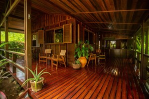 Terrace/patio - Luxury Staffed 3-bedroom cottage with AC 2 min away from Playa Estillero (El Limon)