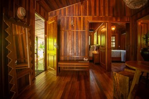 3 habitaciones, tabla de planchar con plancha, wifi y ropa de cama