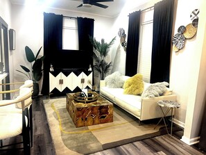 Offices - Charming 1-bedroom house Luxury Feel - Med Center/Midtown (Houston)