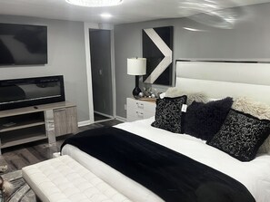 1 bedroom, iron/ironing board, WiFi, bed sheets - Charming 1-bedroom house Luxury Feel - Med Center/Midtown (Houston)