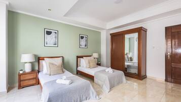 3 bedrooms, iron/ironing board, cribs/infant beds, free WiFi