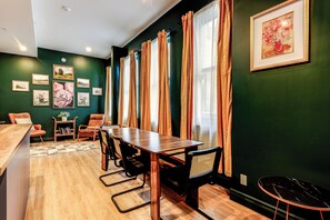 Signature Apartment | In-room dining