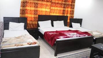 Deluxe Double Room | Iron/ironing board, free WiFi