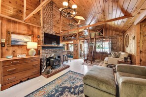 Una Smart TV, una pantalla de ordenador