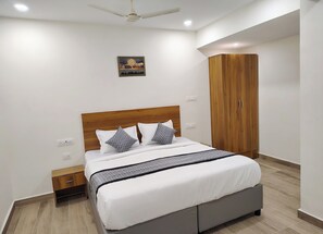 1 bedroom, iron/ironing board, bed sheets - Cool hotel with AC in Madhya Pradesh (Madhya Pradesh)