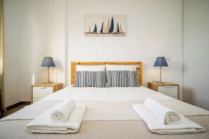 2 slaapkamers, een strijkplank/strijkijzer, gratis wifi, beddengoed