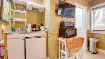 Refrigerador, microondas y cafetera y tetera