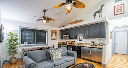 Kingfish Keep | Lively Escape on Duval! Balcony!