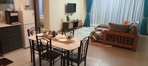 Dining - Charming 2-bedroom apartment in beautiful Nakuru with WiFi, 24hr security.
(Nakuru)