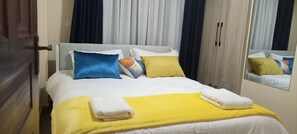 2 bedrooms, iron/ironing board, WiFi - Charming 2-bedroom apartment in beautiful Nakuru with WiFi, 24hr security.
(Nakuru)