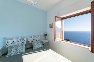Ático panorámico, vistas al mar | 3 dormitorios, cortinas opacas, sistema de insonorización