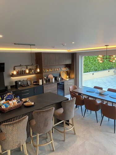 Domain luxury accommodation,  5 mins walk to centre
Killarney , co Kerry