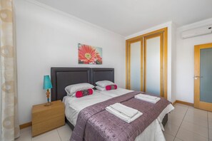 1 chambre, coffres-forts dans les chambres, fer et planche à repasser